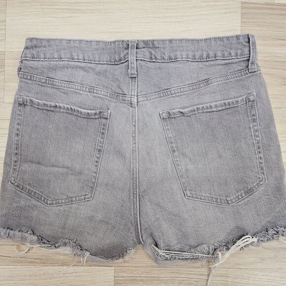 OLD NAVY Women's Gray O.G. Short High Rise Distressed Cuffed Shorts Size 12 - Picture 8 of 8